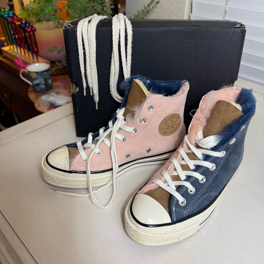 Converse High Top Colorblock Faux Fur Sneakers Pink & Navy
Size 7 womens 5 mens